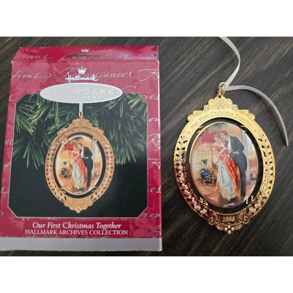 Hallmark Keepsake 1998 Our First Christmas‎ Together Archives Ornament QX6643